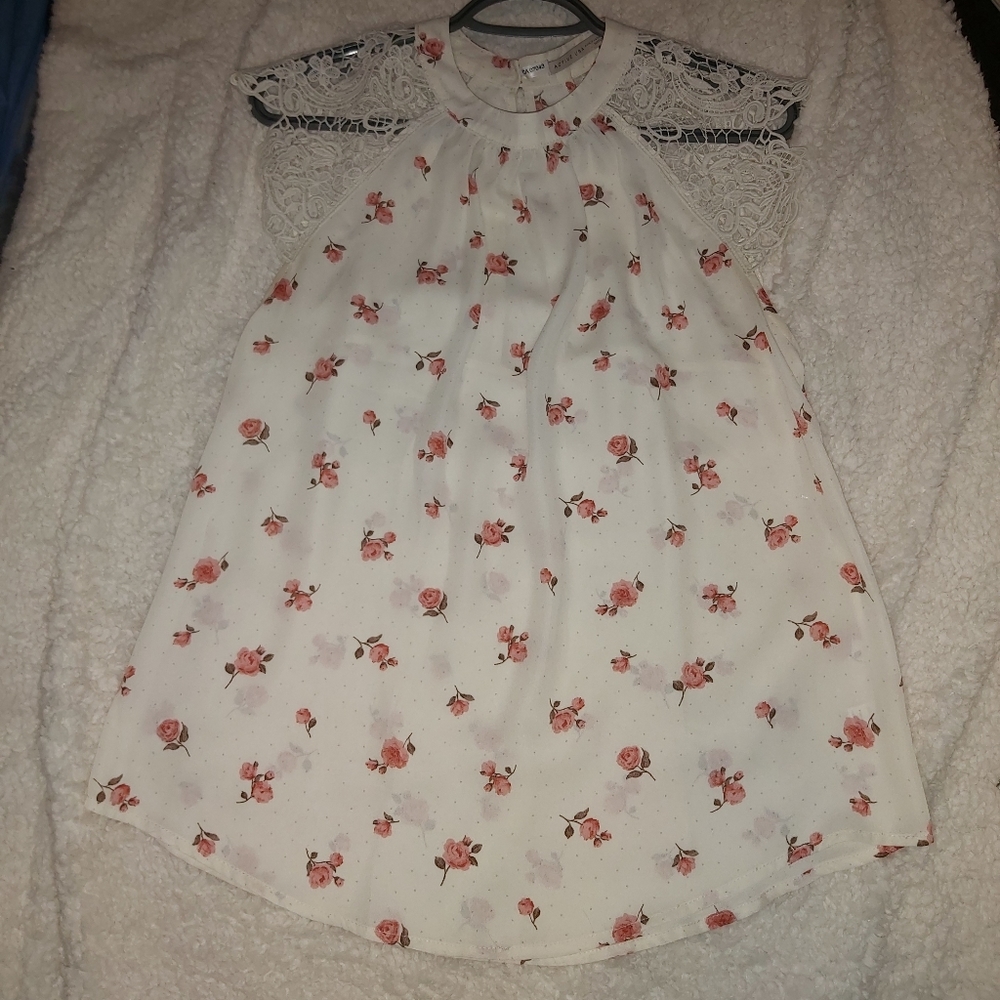 Cute Flowery Top